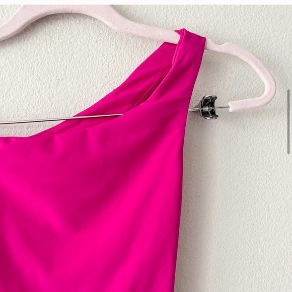 ❌ SOLD ❌ NWT Reformation Swell Hot Pink Swimsuit - Picture 5 of 9
